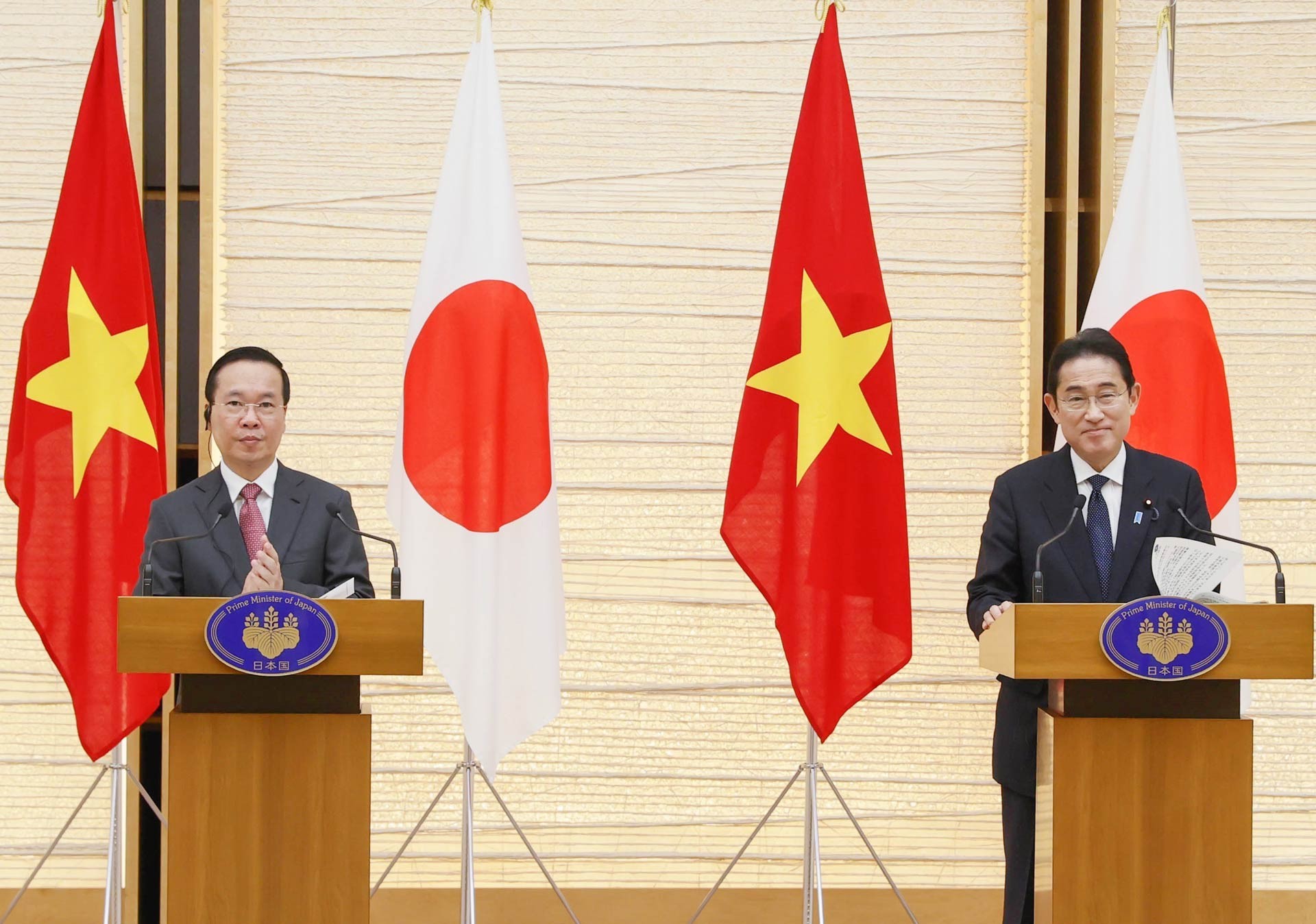 Trong chuyến thăm chính thức Nhật Bản từ ngày 27-30/11/2023, Chủ tịch nước Võ Văn Thưởng cùng Thủ tướng Kishida Fumio ra Tuyên bố chung về việc nâng cấp quan hệ Việt Nam - Nhật Bản lên Đối tác chiến lược toàn diện vì hòa bình và thịnh vượng tại châu Á và trên thế giới.