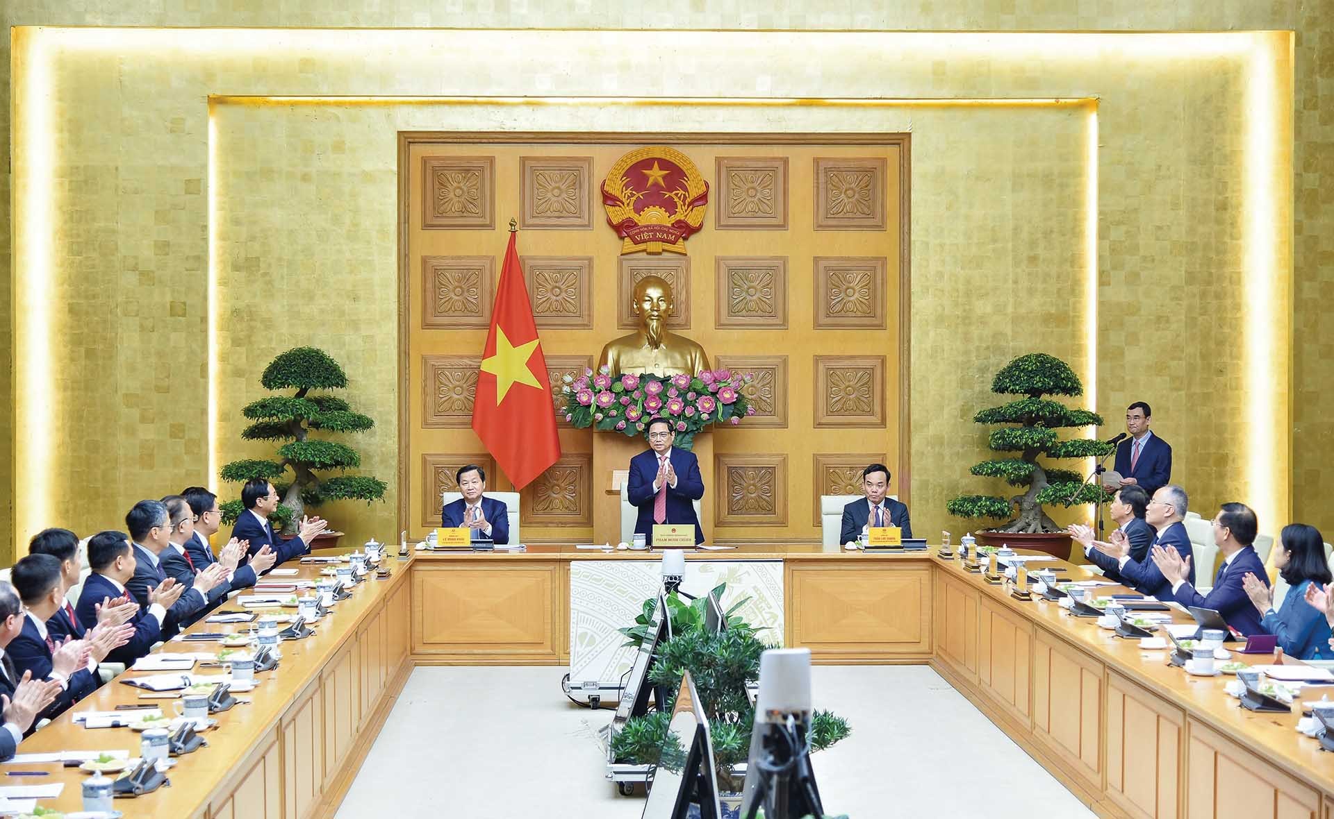 Thủ tướng Chính phủ Phạm Minh Chính tiếp các Đại sứ, trưởng cơ quan đại diện Việt Nam tại nước ngoài chuẩn bị lên đường nhận nhiệm vụ, tháng 3/2023. (Ảnh: Nguyễn Hồng)