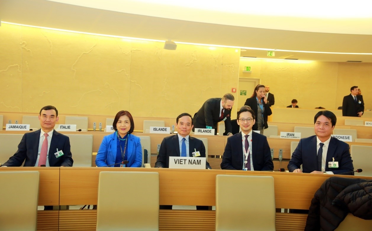 Sáng ngày 27/2, Phó Thủ tướng Trần Lưu Quang dẫn đầu đoàn đại biểu Việt Nam tham dự và phát biểu tại phiên họp cấp cao Khoá 52 Hội đồng Nhân quyền LHQ tại Geneva.  Ảnh: VGP/Hải Minh