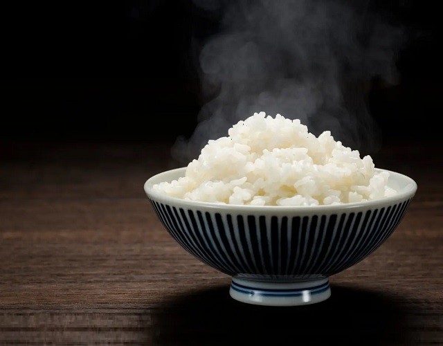 Mẹo ăn cơm no không lo béo bụng. (Nguồn: Yoga Daily)