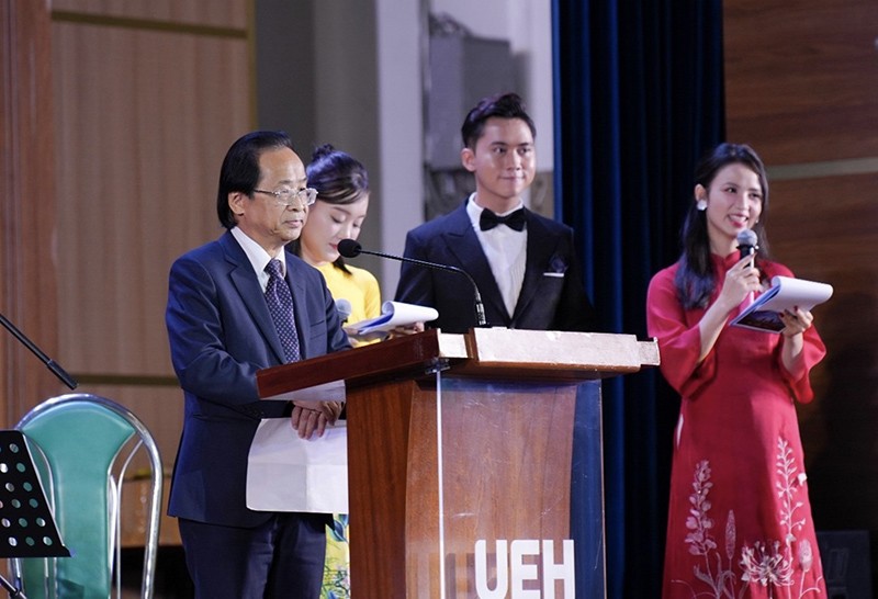 Associate Professor. Dr. Nguyen Lan Trung - Vice President and General Secretary of the Association for Liaison with Vietnamese People Abroad with his opening remark.