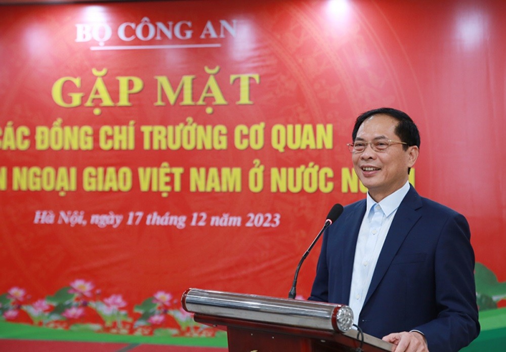 (12.18) Bộ trưởng Bộ Ngoại giao Bùi Thanh Sơn phát biểu tại buổi gặp mặt. (Nguồn: CAND)