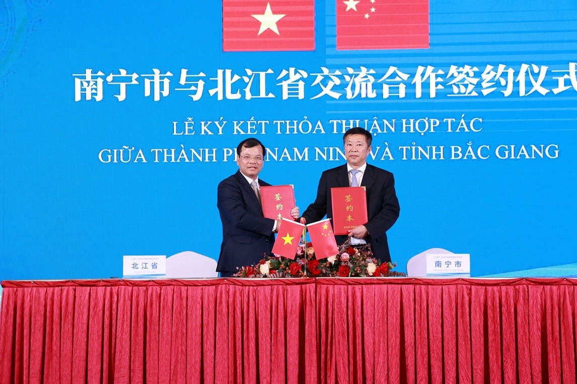Lãnh đạo tỉnh Bắc Giang và TP Nam Ninh (Trung Quốc) ký thỏa thuận hợp tác