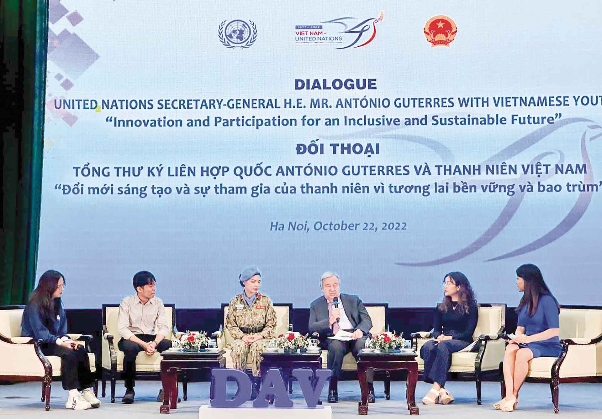 Tổng thư ký Liên hợp quốc António Guterres đối thoại với gần 400 lãnh đạo trẻ, thanh niên Việt Nam  tại Học viện Ngoại giao nhân chuyến thăm của ông tới Việt Nam vào tháng 10/2022.