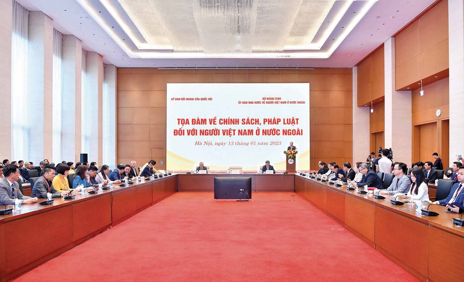 The National Assembly’s Foreign Affairs Committee and the State Committee for Overseas Vietnamese  (Ministry of Foreign Affairs) jointly organized a discussion on policies and laws towards Vietnamese overseas  on January 13, 2023 in Hanoi.