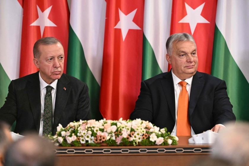 Điểm tin thế giới sáng 19/12: Thủ tướng Nga thăm Trung Quốc, Thổ Nhĩ Kỳ-Hungary nồng ấm, EU lần đầu ký FTA với quốc gia châu Phi sau 7 năm