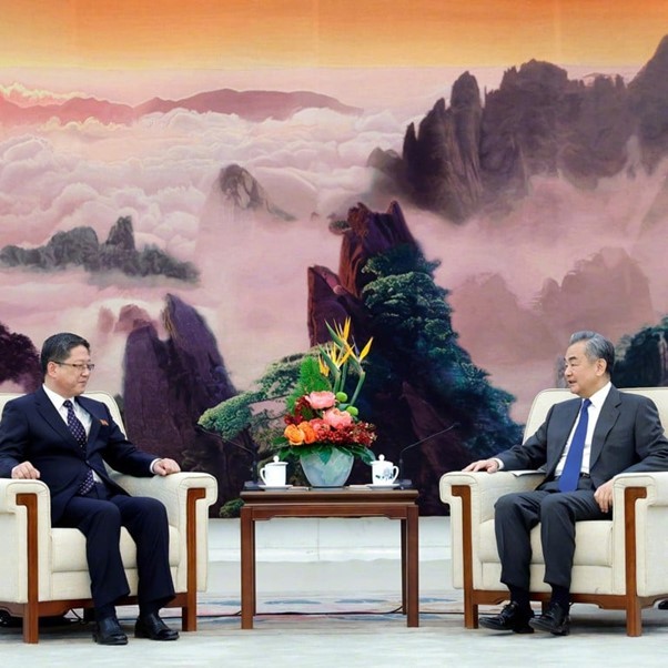 Điểm tin thế giới sáng 19/12: Thủ tướng Nga thăm Trung Quốc,