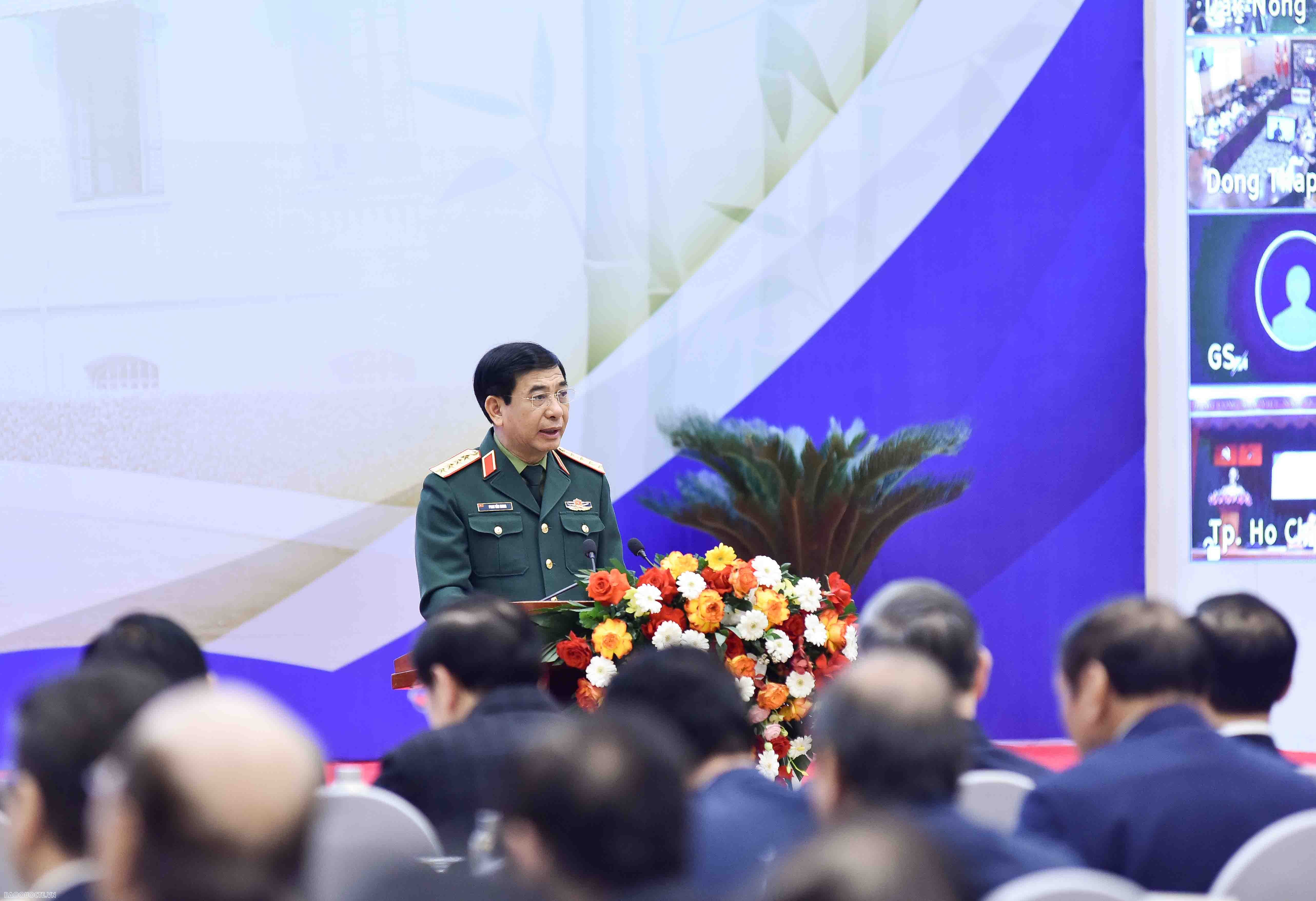 Bộ trưởng Quốc phòng Phan Văn Giang trình bày tham luận tại Hội nghị. (Ảnh: Nguyễn Hồng)