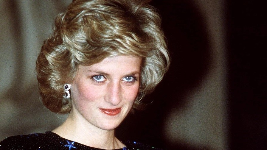 Mỹ: Đầm dạ hội của Công nương Diana được bán giá kỷ lục, vượt xa ước tính ban đầu