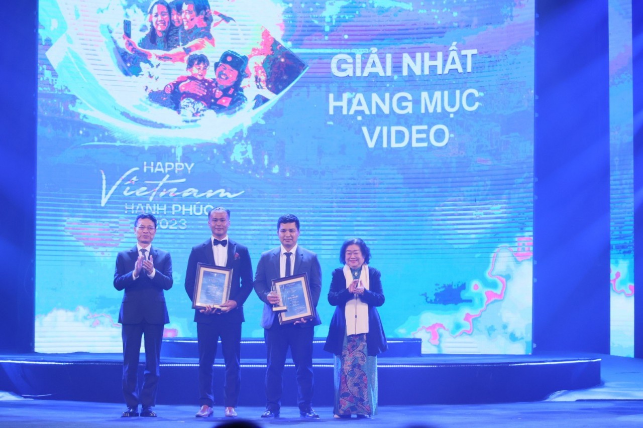 Tác phẩm 'Bay lên Việt Nam' giành giải Nhất cuộc thi ảnh và video 'Việt Nam hạnh phúc - Happy Viet Nam'