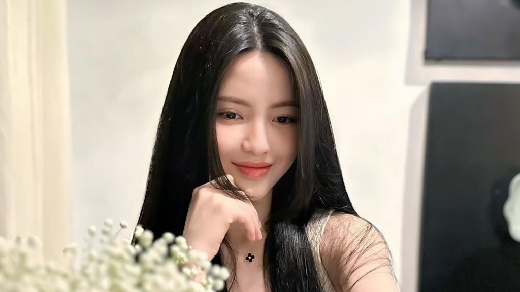 Bạn gái Quang Hải đẹp cỡ nào?