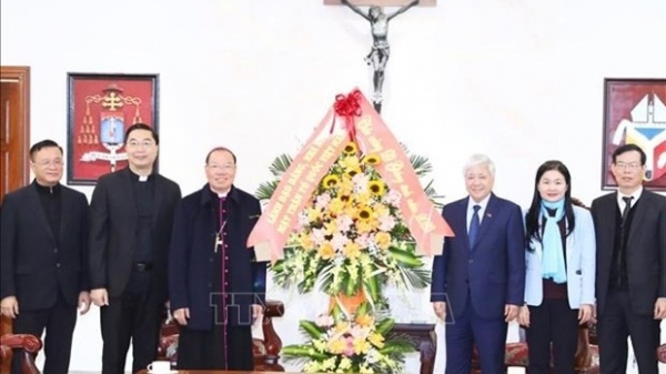 VFF leader pays pre-Christmas visits to Hanoi Archdiocese, Evangelical Church of Vietnam (North)