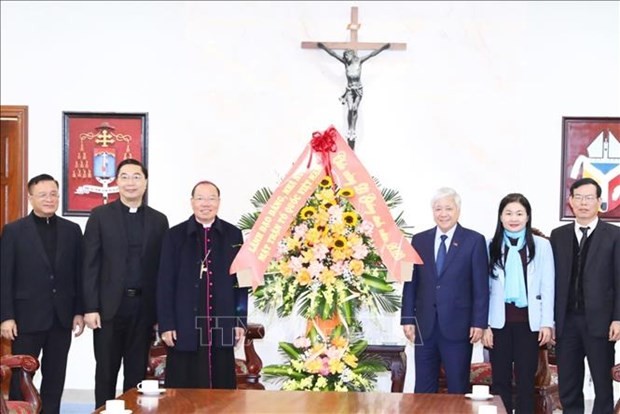 VFF leader pays pre-Christmas visits to Hanoi Archdiocese, Evangelical Church of Vietnam (North)