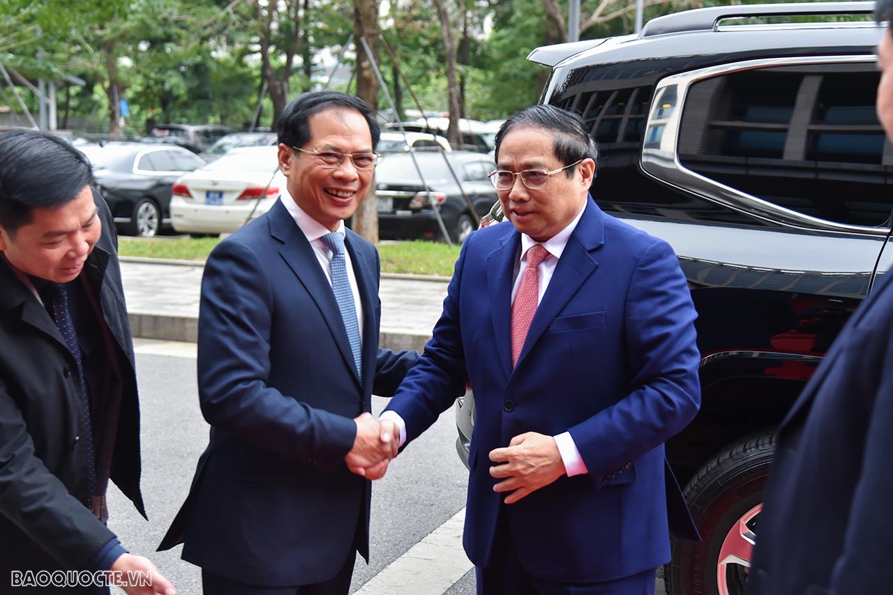 Thủ tướng Chính phủ tham dự Phiên toàn thể Ngoại giao Kinh tế phục vụ phát triển đất nước. (Ảnh: Tuấn Anh)