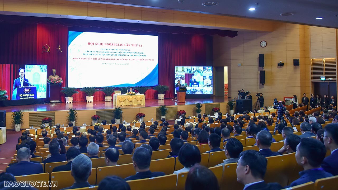 Bộ trưởng Ngoại giao Bùi Thanh Sơn phát biểu khai mạc Phiên toàn thể Ngoại giao Kinh tế phục vụ phát triển đất nước. (Ảnh: Tuấn Anh)