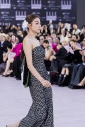 Elle Fashion show: Siêu mẫu Thanh Hằng làm vedette NTK Indonesia; dàn mỹ nhân Việt xinh đẹp dự sự kiện