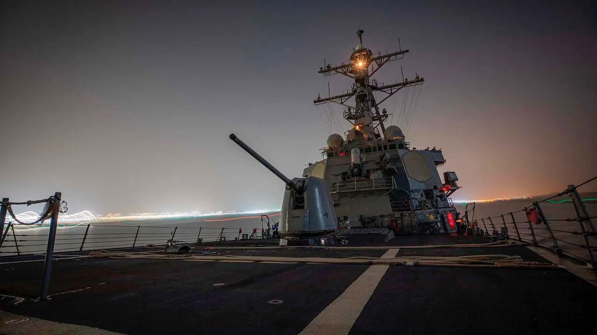 Mỹ vừa lập liên minh tuần tra hàng hải ở Biển Đỏ để chống lại các đợt tấn công tàu thương mại, vận tải hàng hóa của lực lượng Houthi. (Nguồn: AFP) 