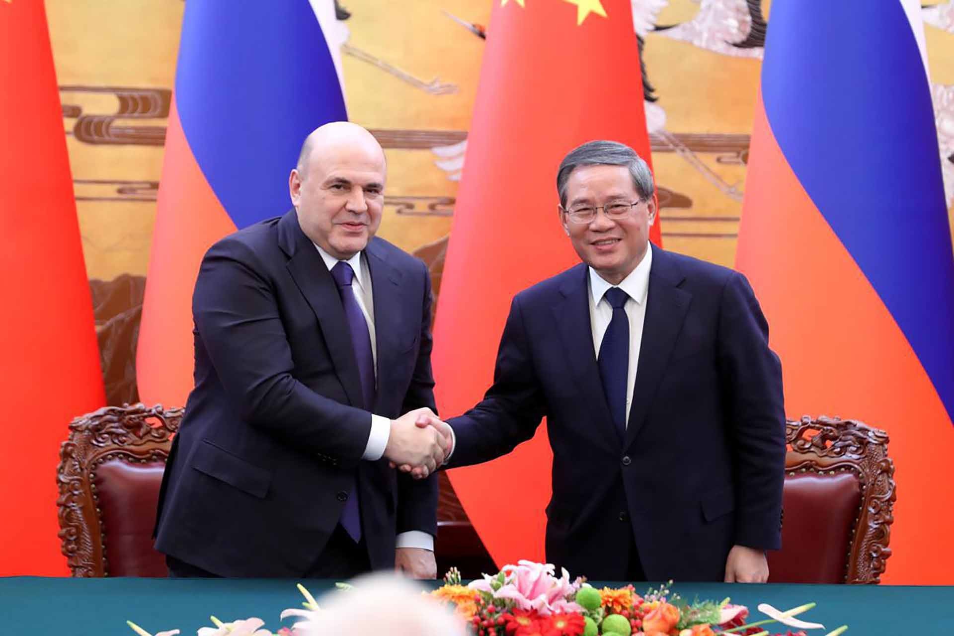 Thủ tướng Nga Mikhail Mishustin và Thủ tướng Trung Quốc Lý Cường. (Nguồn: China Daily)