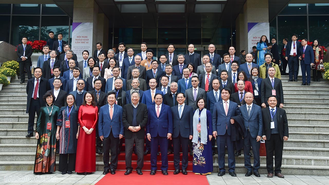 Toàn cảnh Thủ tướng Phạm Minh Chính tham dự Phiên toàn thể Ngoại giao Kinh tế phục vụ phát triển đất nước