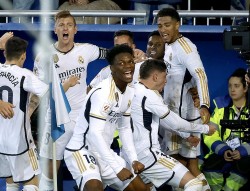 La Liga: Real Madrid thắng Alaves với tỷ số tối thiểu trong trận đấu có một thẻ đỏ