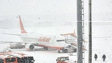 Hàn Quốc: Tuyết rơi dày, sân bay quốc tế Jeju gián đoạn hoạt động một thời gian