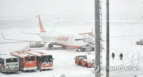 Hàn Quốc: Tuyết rơi dày, sân bay quốc tế Jeju gián đoạn hoạt động