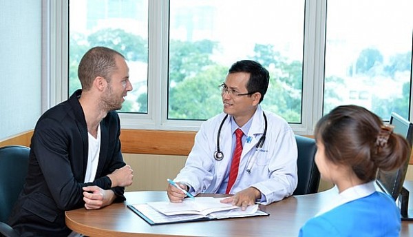 Vietnam's healthcare establishments to attract more foreign patients