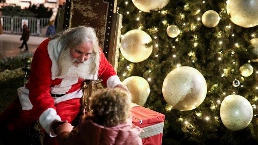 Một số hình ảnh ông già Noel hòa cùng cuộc sống khắp nơi trên thế giới dịp Giáng sinh