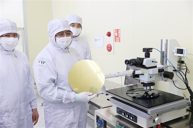 PM visits northern region's first semiconductor chip factory in Bac Giang