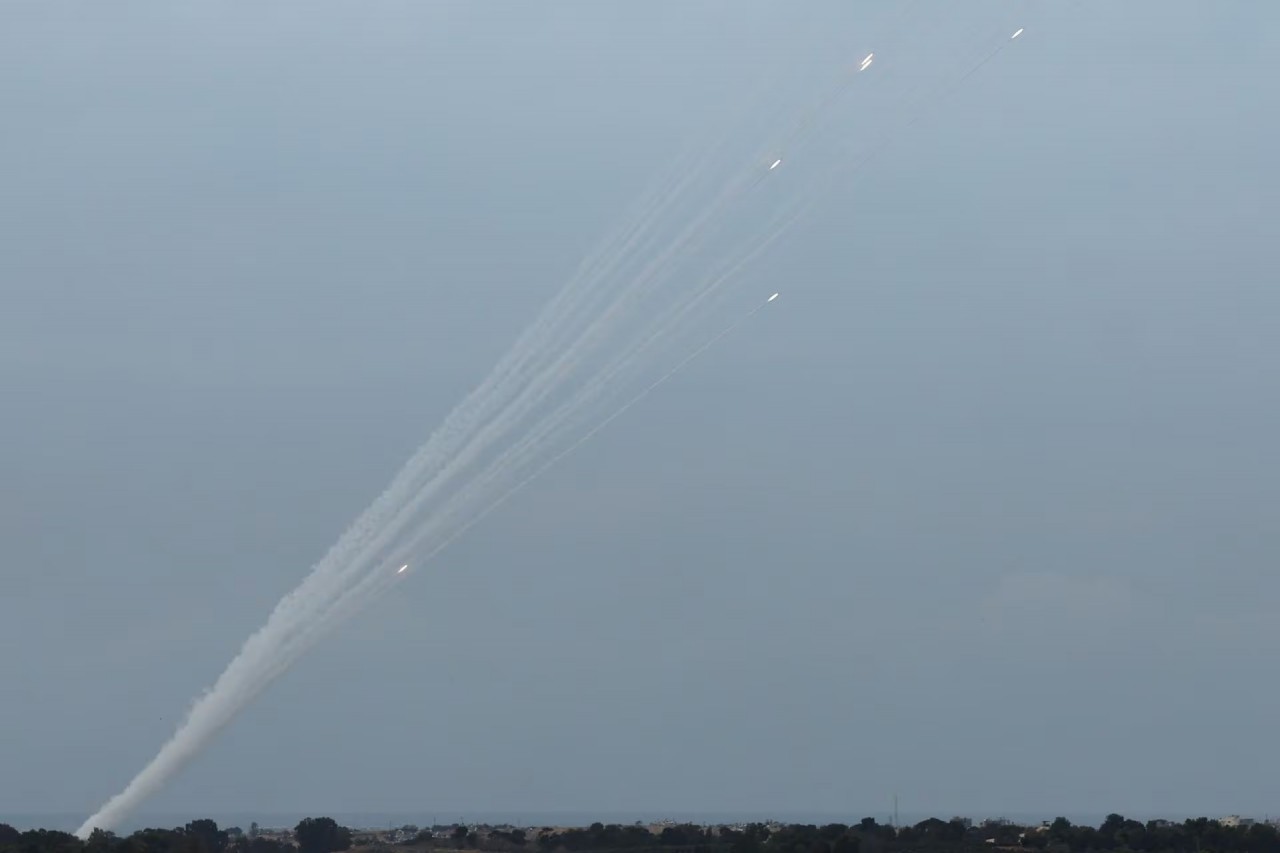 Ảnh ấn tượng (18-24/12): Nga thừa nhận bị ‘qua mặt’ nhưng đối thủ không thành công, Ukraine hạ 3 máy bay Su-34, quân Israel thị sát đường hầm Hamas