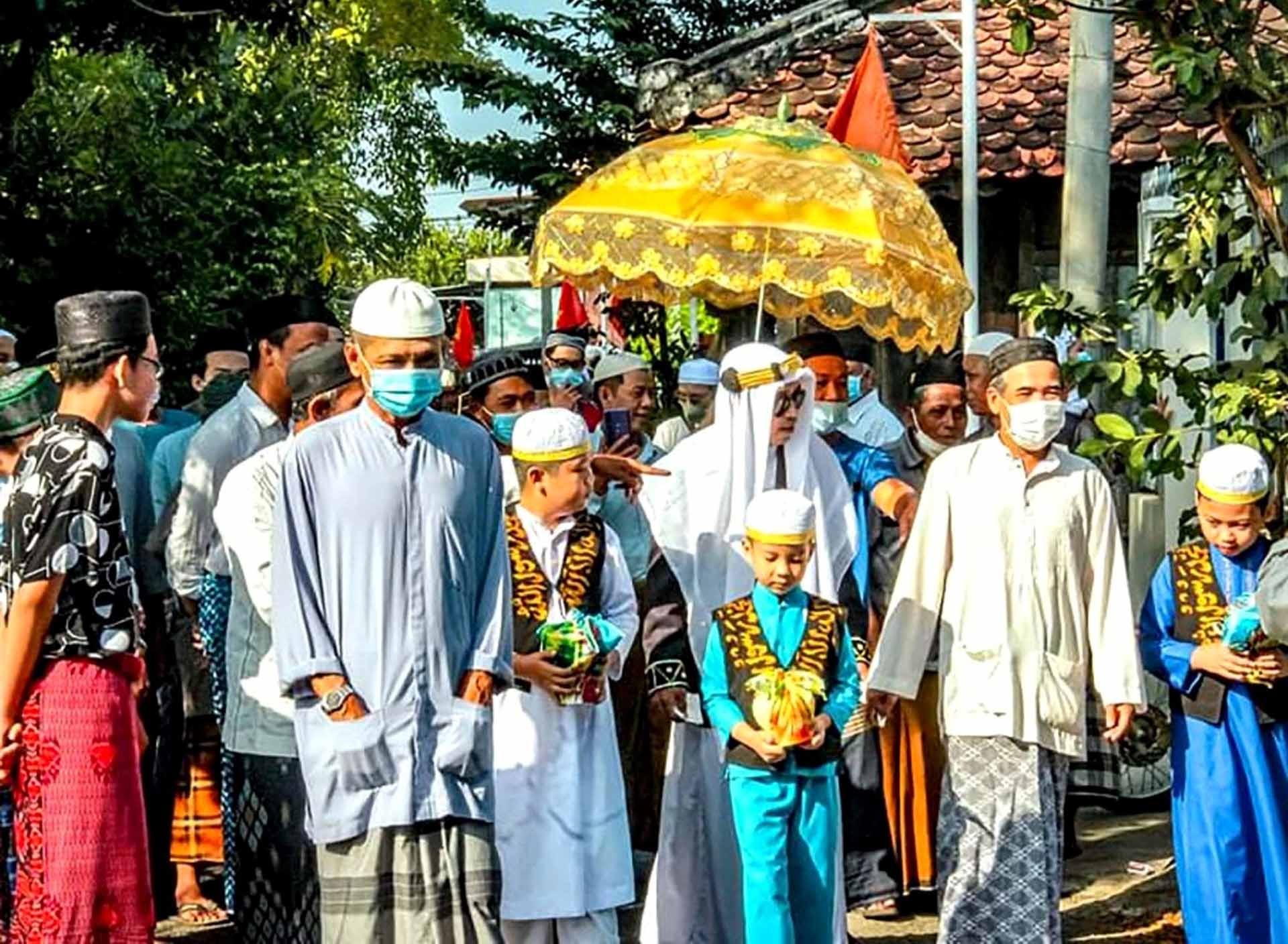 Nghi thức “đưa rể” qua nhà gái trong đám cưới của đồng bào dân tộc thiểu số Chăm An Giang. (Ảnh: Phương Nghi)