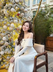 Sao Việt: Hoa hậu Đỗ Thị Hà khoe vai trần gợi cảm, Huyền Lizzie đọ sắc cùng 'tình địch' Thùy Anh