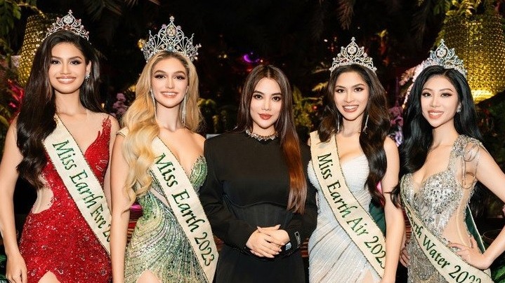 Nghệ sĩ Trương Ngọc Ánh và top 4 Miss Earth 2023 rạng rỡ dự tiệc Giáng sinh