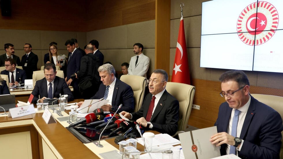  Phiên họp của Ủy ban Đối ngoại Quốc hội Thổ Nhĩ Kỳ phê chuẩn quyết định cho phép Thụy Điển gia nhập NATO tại Ankara, ngày 26/12. (Nguồn: BSS/AFP)