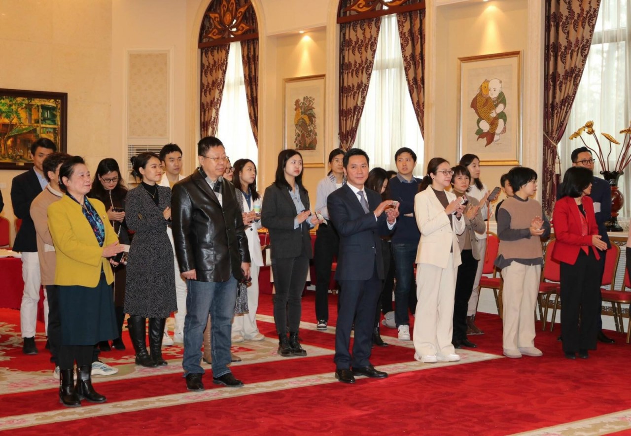 Vietnam Embassy in China meets press agencies ahead of New Year