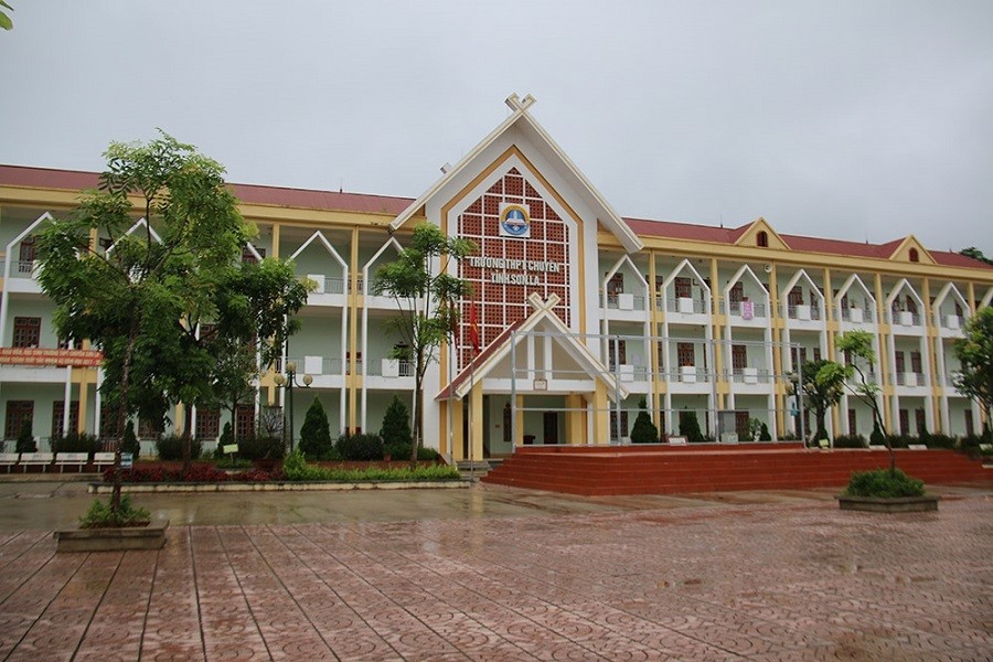 Trường THPT Chuyên Sơn La.