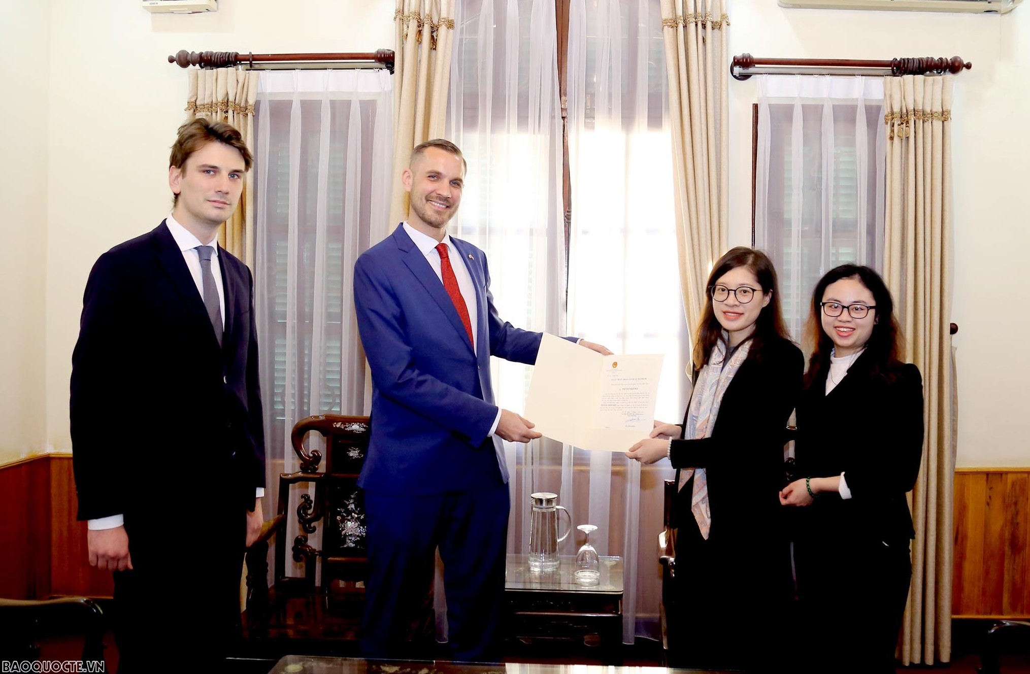 Bộ Ngoại giao trao Giấy Chấp nhận lãnh sự danh dự của Cộng hòa Ba Lan tại Việt Nam