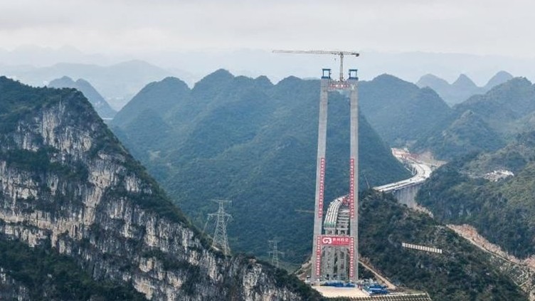 Trung Quốc xây dựng và dần hoàn thiện cây cầu cao nhất thế giới tại khu vực hẻm núi sâu