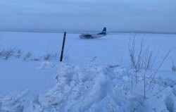 Nga: Phi công máy bay chở khách hạ cánh nhầm xuống dòng sông băng