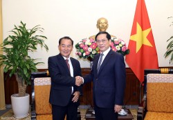 Bộ trưởng Ngoại giao Bùi Thanh Sơn tiếp Thứ trưởng Ngoại giao Lào Ting Souksanh