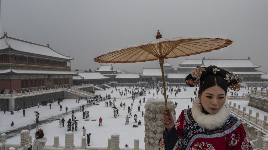 Mặc đợt rét dài kỷ lục, du khách không ngại 'thả dáng' tại các điểm đến nổi tiếng ở Trung Quốc