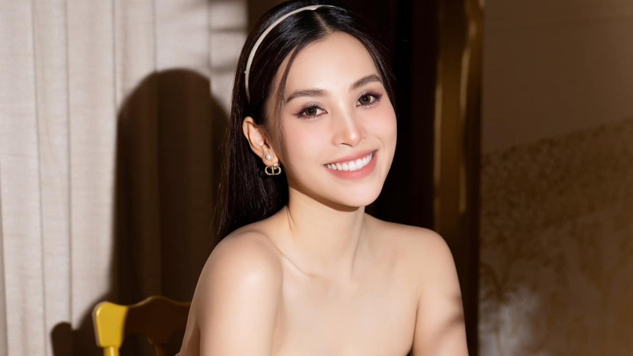Đời thường cuốn hút, thanh lịch của Hoa hậu Trần Tiểu Vy