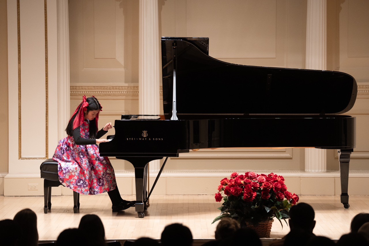 10-year-old Vietnamese girl shines at American Protégé International Music Talent Competition