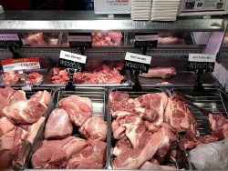 Giá heo hơi hôm nay 1/1: Giá heo hơi đi ngang, Việt Nam chi 1,51 tỷ USD nhập khẩu chính ngạch các sản phẩm thịt