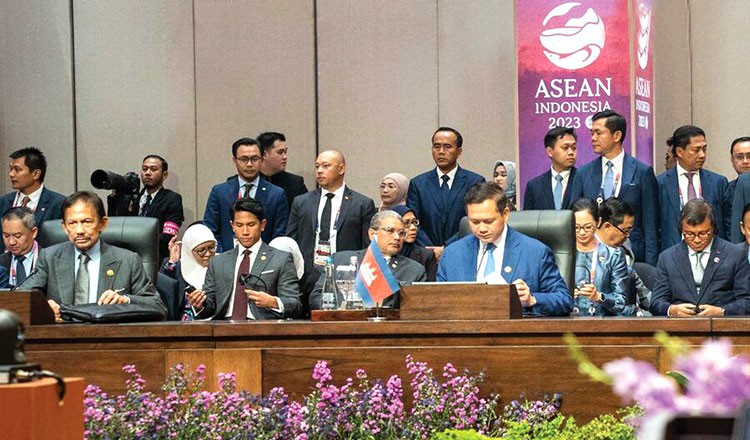 Thủ tướng Hun Manet (hàng trước R) tham dự HỌP HỘI ĐỒNG THƯỢNG ĐẠI ASEAN lần thứ 43 tại Indonesia ngày 5/9. (Nguồn: Khmer times)