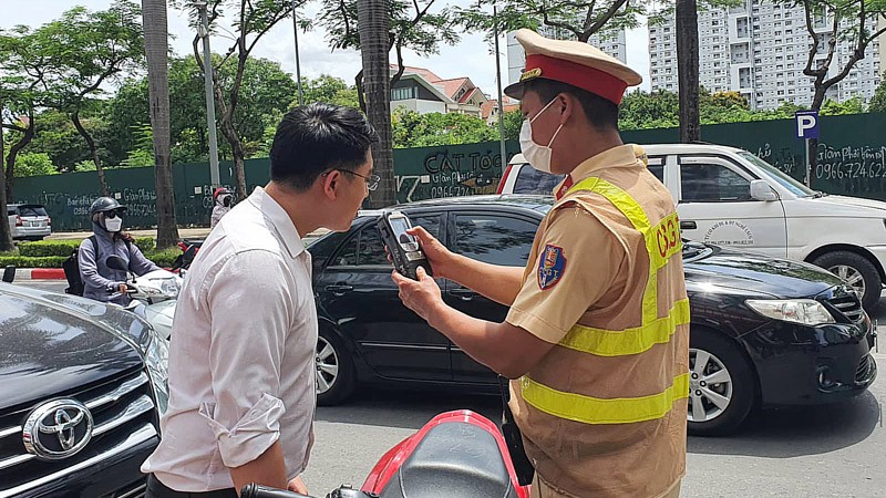 Tết Nguyên đán 2024: Uống bao nhiêu lon bia thì bị phạt?