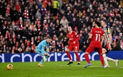 Ngoại hạng Anh: Mohamed Salah tỏa sáng lập công, Liverpool dẫn đầu bảng xếp hạng