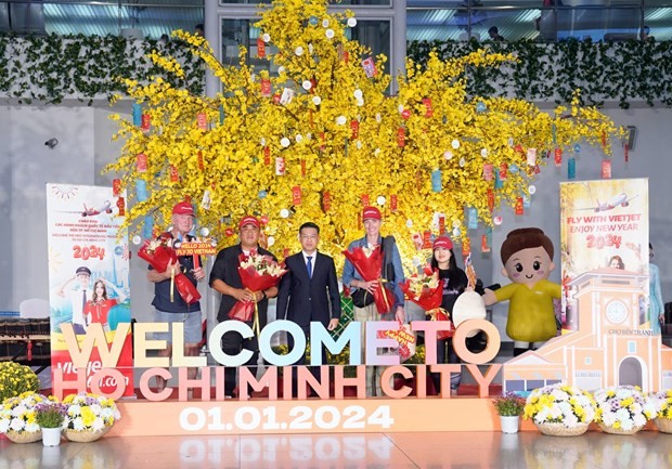 Vietjet welcomes first international passengers on its flight to Ho Chi Minh City airport on January 1. (Photo: Vietjet)