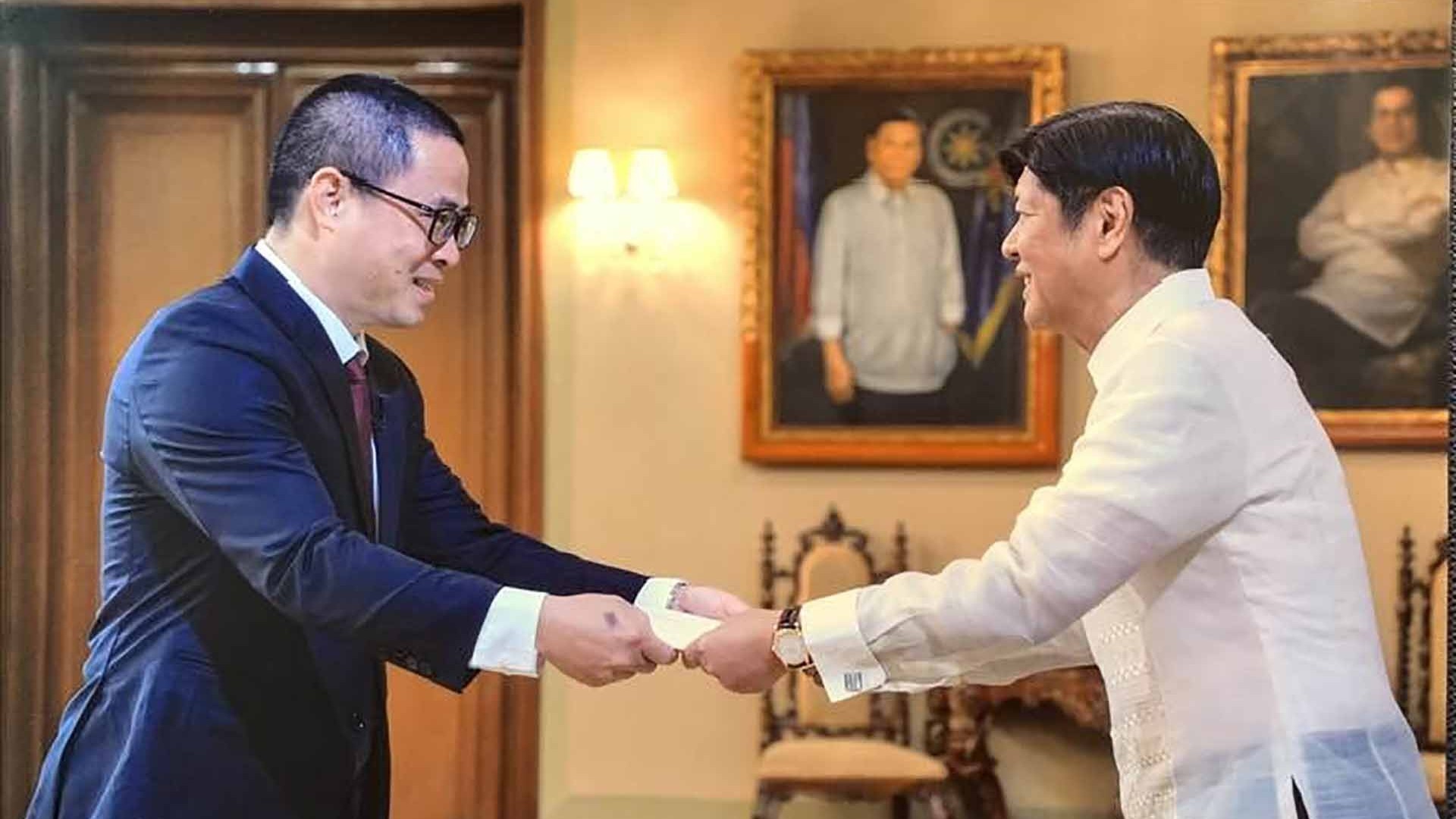 Đại sứ Lại Thái Bình trình Thư ủy nhiệm lên Tổng thống Philippines