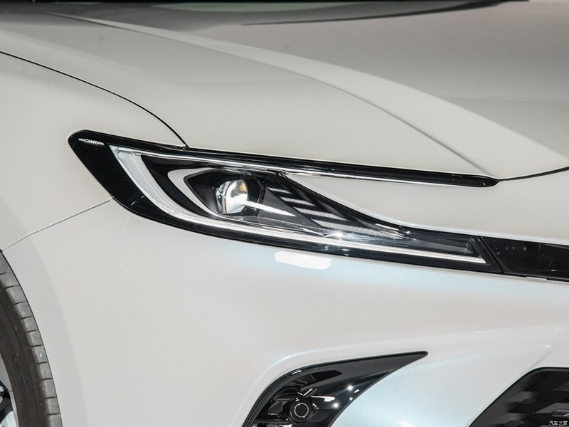 Cận cảnh Toyota Camry 2024 vừa ra mắt tại Trung Quốc, giá từ 596 triệu đồng